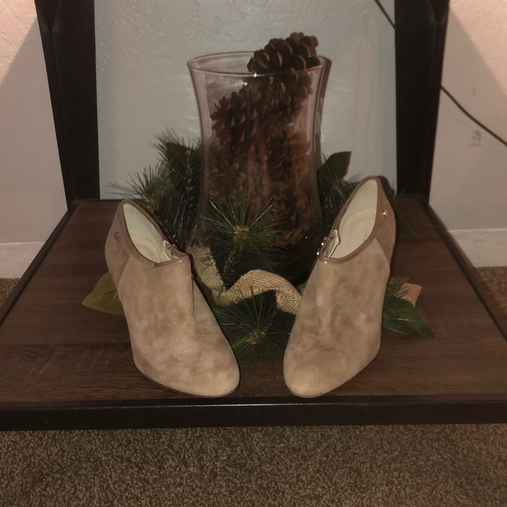 Calvin Klein Jenny tan suede leather Ankle Boots